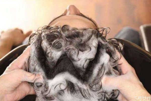 孕期能洗头吗 怀孕初期可以弯腰洗头吗