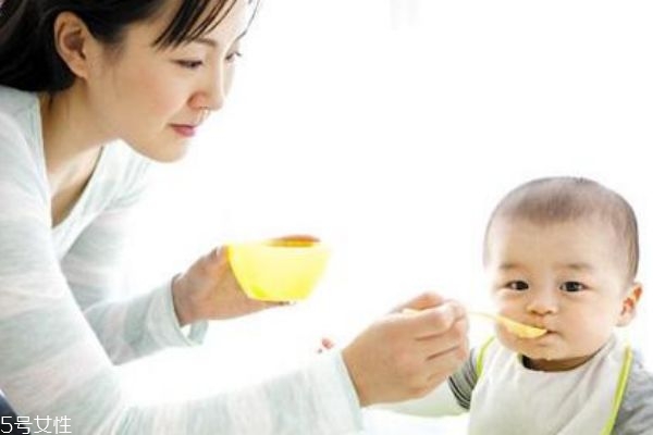 宝宝感冒了能吃鱼肝油吗 宝宝为什么要补充鱼肝油