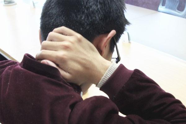 颈椎病的症状是什么 颈椎病自我治疗