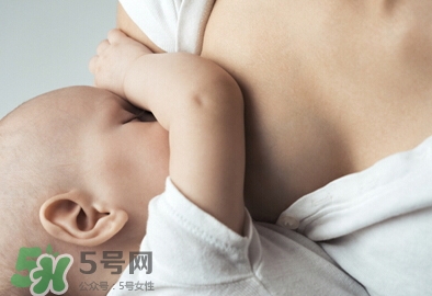 母乳喂养胸部会变形吗？如何避免产后乳房变形？