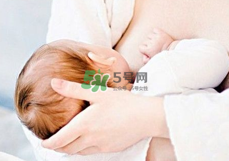 母乳喂养会积食吗？纯母乳喂养的宝宝会积食吗？