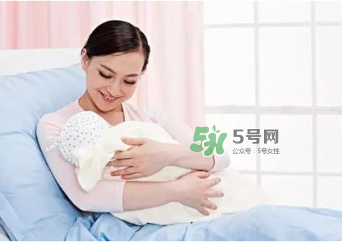 8月份坐月子穿什么衣服？八月份坐月子穿什么鞋？
