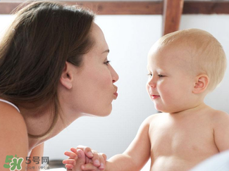 哺乳期妈妈用护肤品对宝宝有影响吗？哺乳期能不能用护肤品？