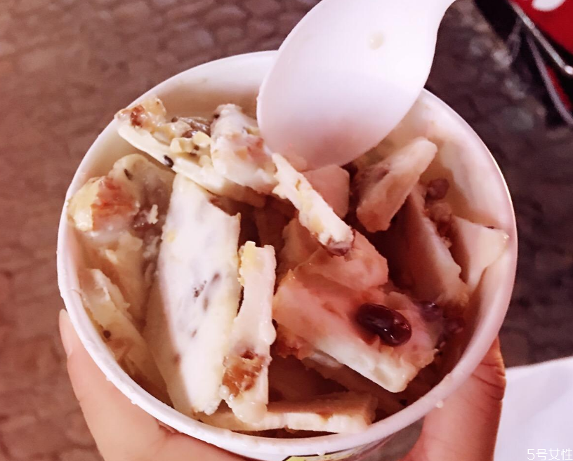 炒酸奶是热的还是凉的 炒酸奶会融化吗