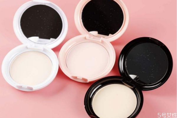 粉饼和散粉有什么区别 粉饼可以代替定妆粉吗
