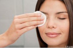 脸部卸妆可不可以用来卸眼妆 卸眼妆用什么卸的干净