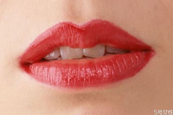 口红哑光和丝绒的区别有什么 口红哑光和亮光的区别