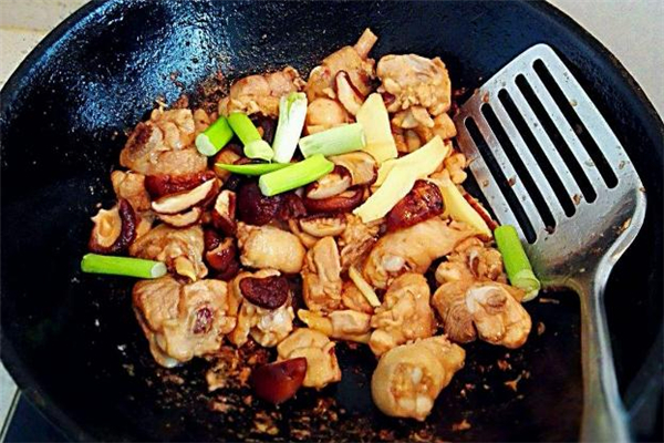 冬菇焖鸡的做法 冬菇怎么吃