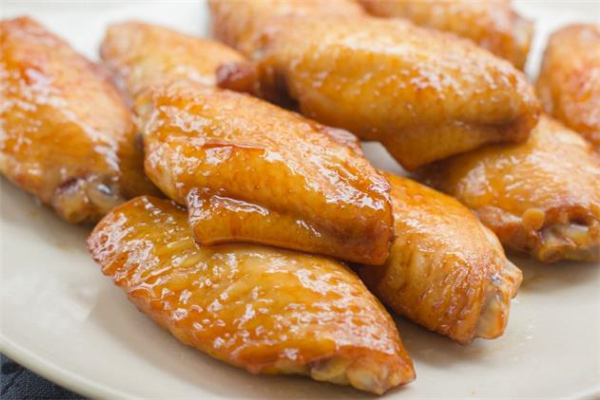 烤箱烤鸡翅用烤盘还是烤架 烤箱烤鸡翅可以不用锡纸吗