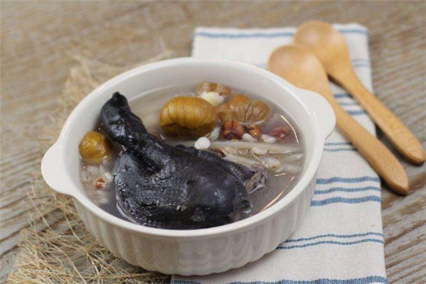 炖乌鸡汤用冷水还是热水 人参乌鸡汤的做法