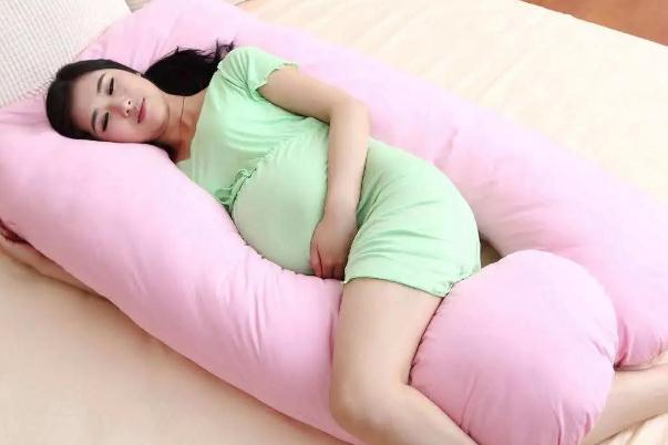 孕期睡觉爱打呼噜是什么原因 怀孕中期晚上睡觉老打呼噜正常吗