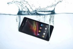 手机进水还能充电吗 手机进水的解决方法