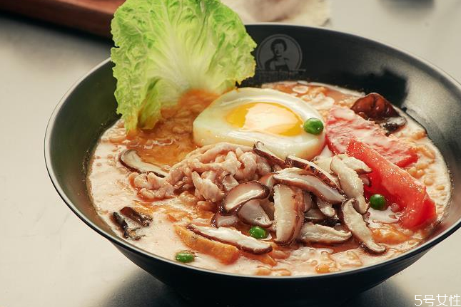 烫饭怎么做 西红柿鸡蛋烫饭
