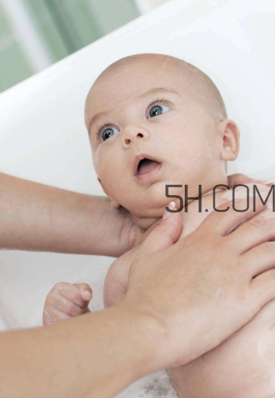 婴儿癫痫病的早期症状有哪些？婴幼儿贫血吃什么好呢？