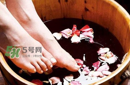花椒水泡脚一次用多少花椒？花椒水泡脚多长时间最佳