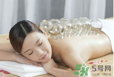 女人刮痧好还是拔罐好？刮痧和拔罐的区别