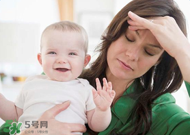 生完孩子后掉头发是正常的吗？产后掉发掉多少属于正常?