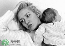 生完孩子后掉头发是正常的吗？产后掉发掉多少属于正常?