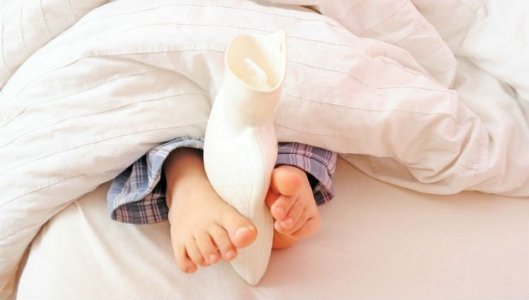 躺在被窝里脚冷怎么办 6方法让脚暖起来