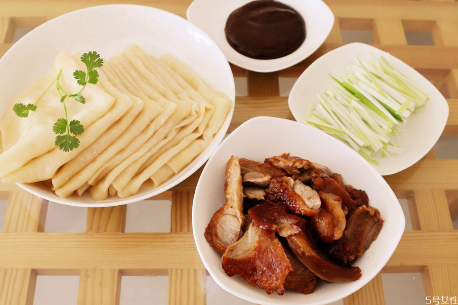 春饼要用开水烫面吗 做春饼怎么样和面
