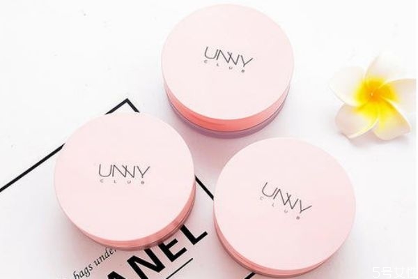 完美日记散粉和unny散粉哪个好 unny散粉真的好用吗