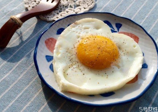 用什么油煎鸡蛋好吃 如何煎鸡蛋好吃又简单