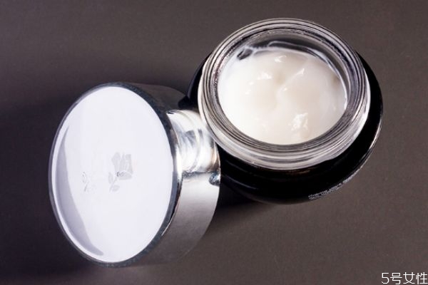 兰蔻肌底眼霜适合多大年龄 兰蔻肌底眼霜使用方法