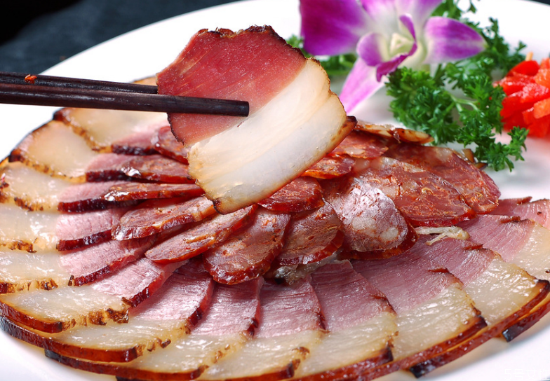 熏腊肉用明火还是烟 怎么熏腊肉颜色特别好看