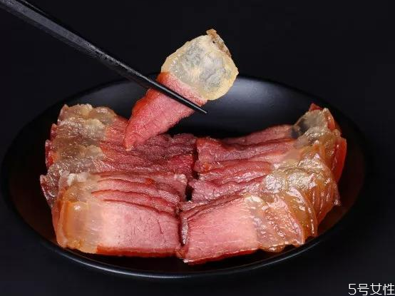 晒腊肉没有太阳怎么办 腊肉晒太阳与阴干哪个好吃