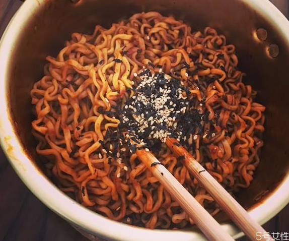 三养火鸡面为什么那么贵 火鸡面怎么火起来的