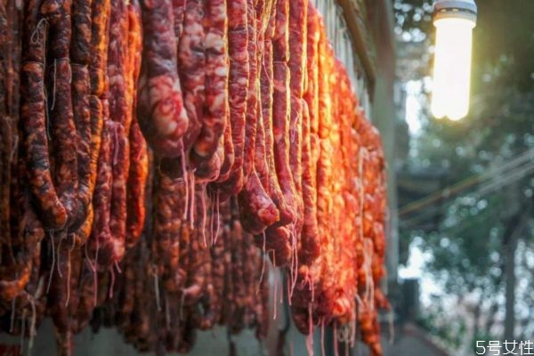 腊肠开袋后怎么保存 腊肠开袋即食吗