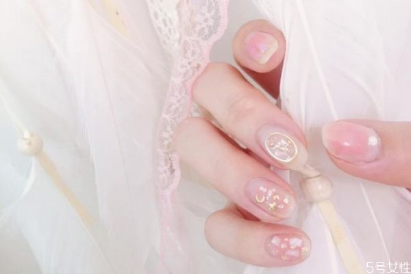 美甲时间久了为什么会发黄 美甲发黄是怎么回事