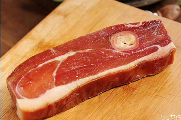 火腿是熟肉吗 火腿一定是要腿肉做吗