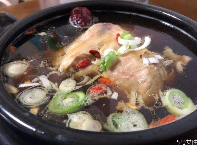 红参炖鸡放多少红参 红参炖鸡的做法和功效