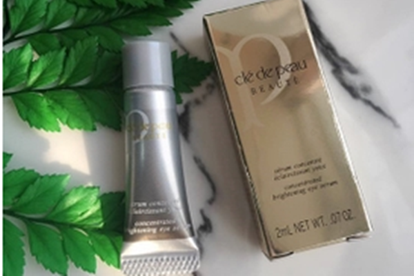 适合年轻了女生用的眼霜有哪些 适合年轻女生用的眼霜推荐
