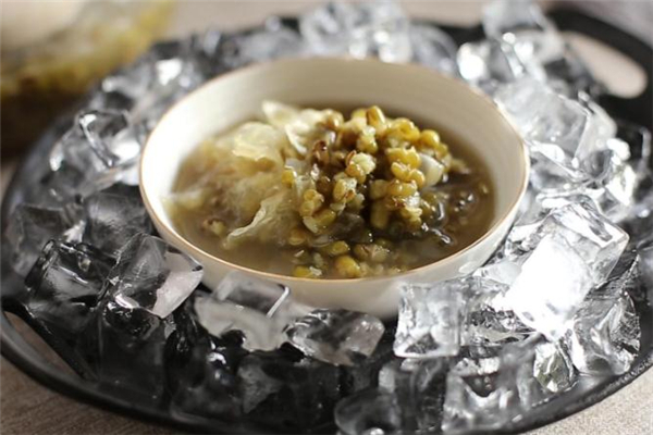 绿豆汤喝热的还是凉的好 绿豆汤秋冬可以喝吗