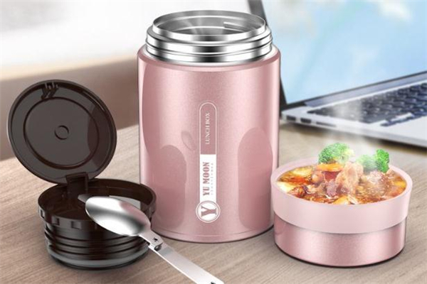 焖烧杯可以当保温杯用吗 带饭用焖烧杯还是保温桶好