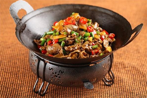 干锅鸡杂的做法 干锅鸡杂用什么配菜比较好