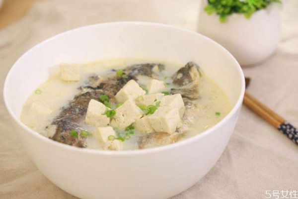 鲫鱼豆腐汤怎么做好吃 鲫鱼豆腐汤的美味做法
