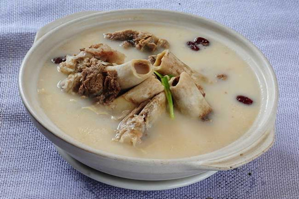 炖骨头汤越久越好吗 炖骨头汤炖多久好