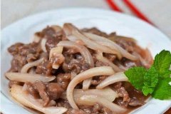 洋葱炒羊肉卷怎么做好吃 怎样自制羊肉卷