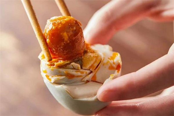 减肥期间可以吃咸鸭蛋吗 咸鸭蛋吃了会胖吗