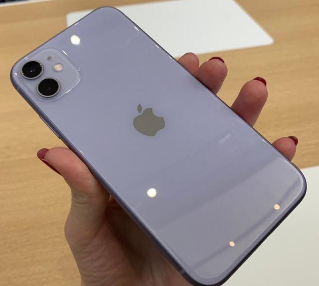 iPhone11外观如何？iPhone11真机上手体验 优缺点明显